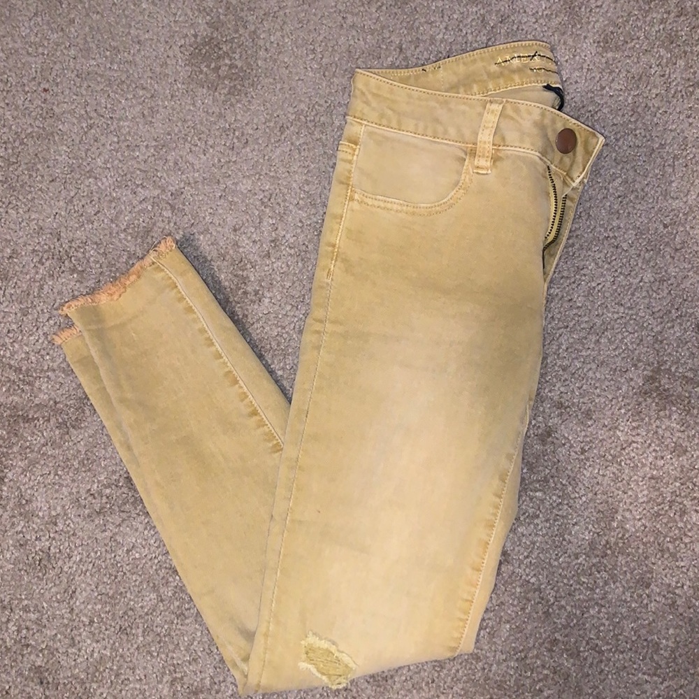 Yellow American Eagle Capries!